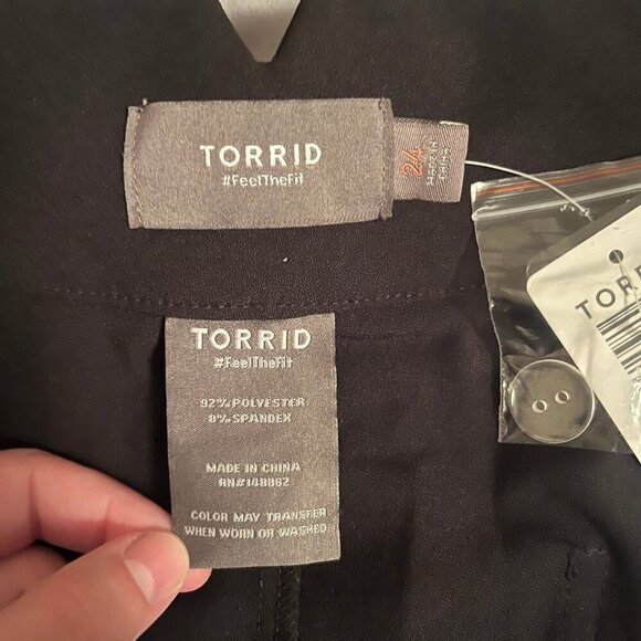 Torrid Size 24 (3xl) Wide Leg Studio Crepe Shorts - Black - Picture 7 of 7